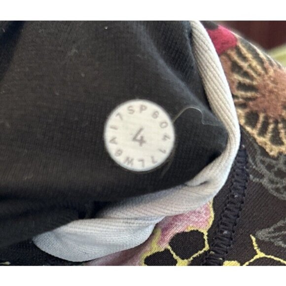 Lululemon Wunder Under Hi-Rise 19" Crop Tight Fluorolace Black Floral Size 4 - Picture 8 of 8